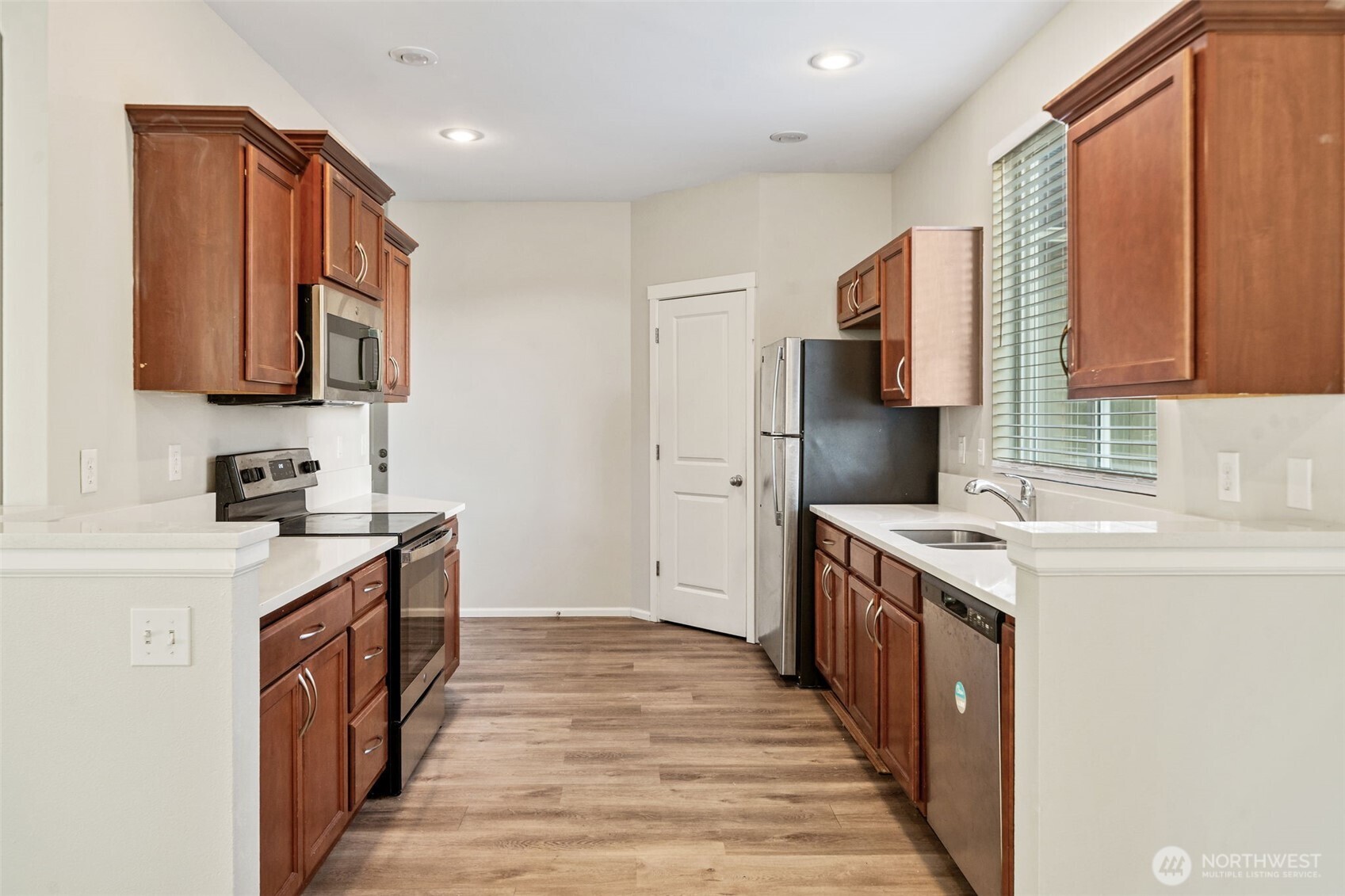 8117 5257 207th Street E