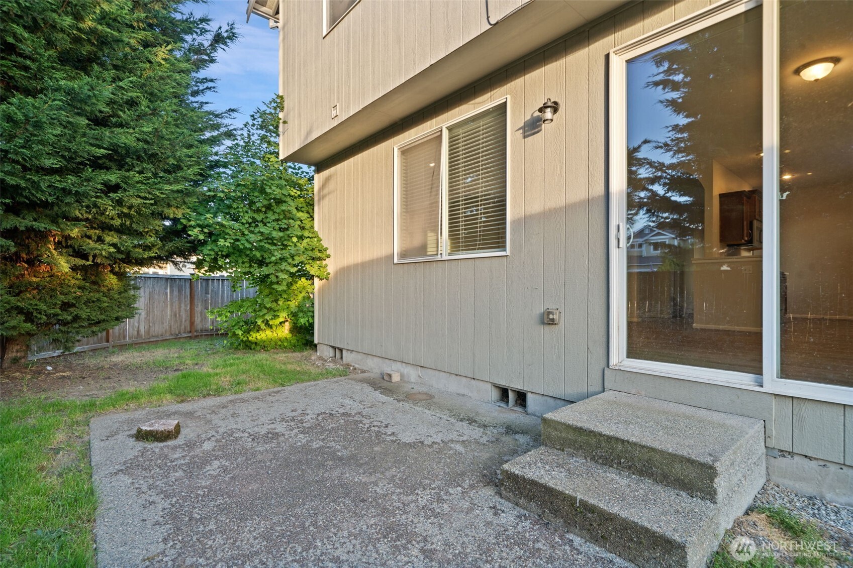 8117 5257 207th Street E