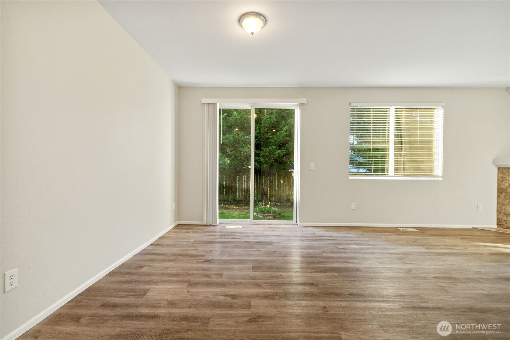 8117 5257 207th Street E