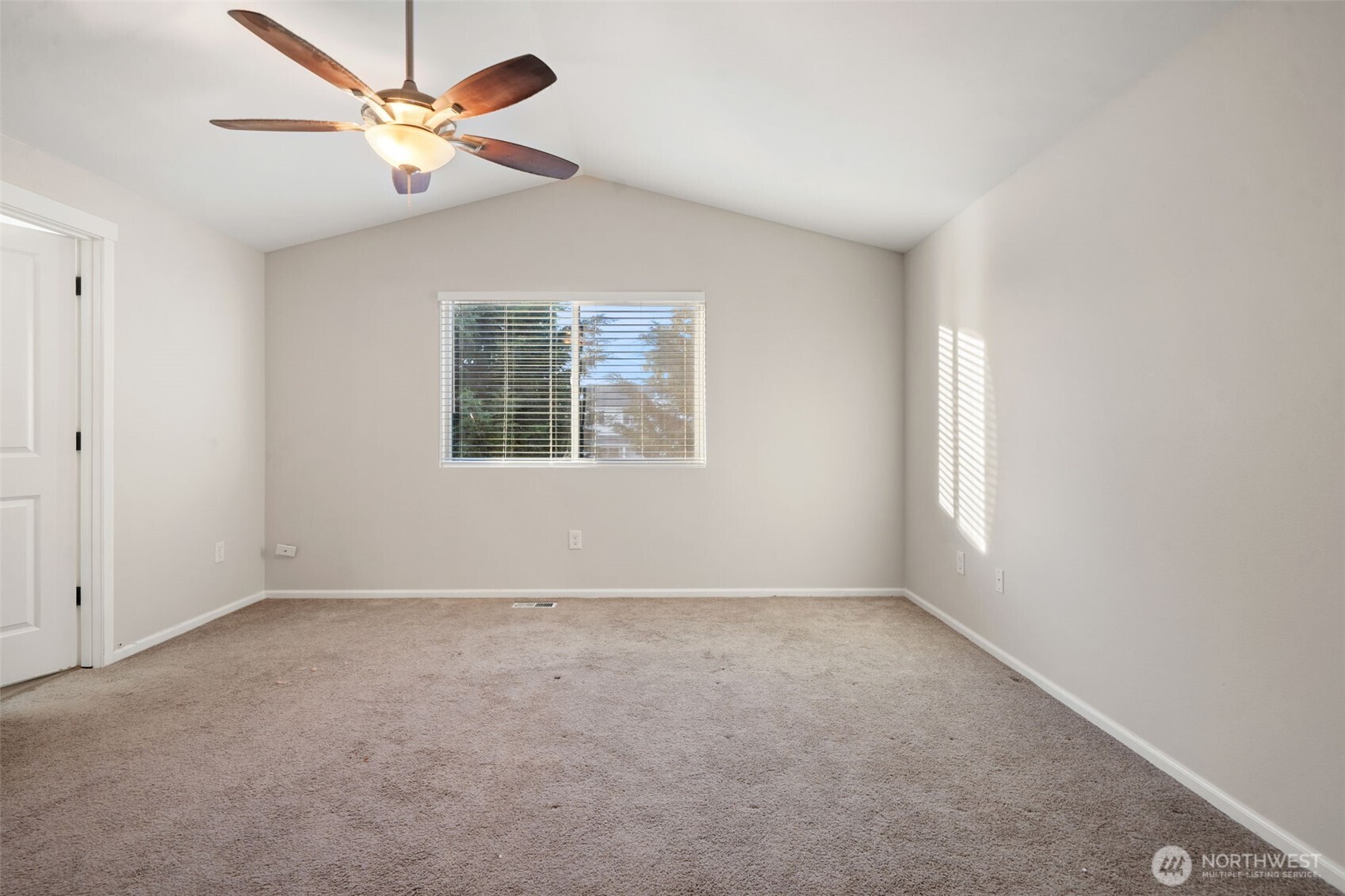 8117 5257 207th Street E
