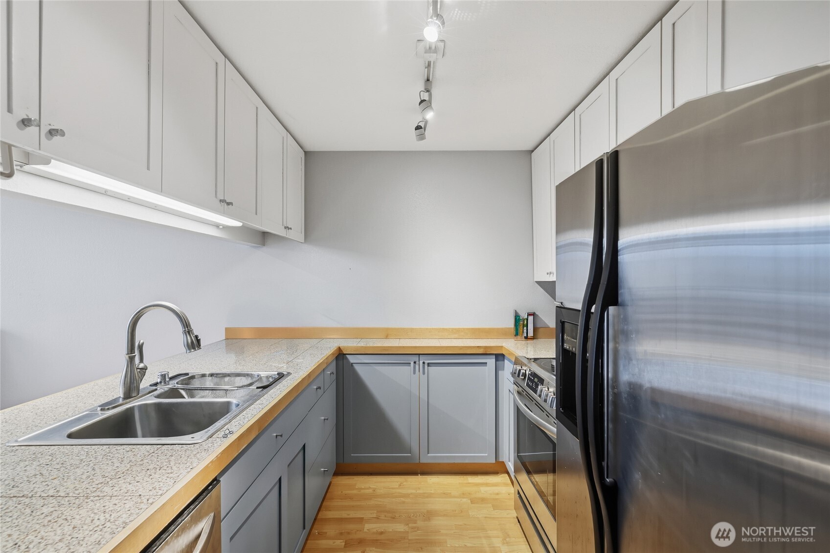 275 W Roy Street Unit: 412