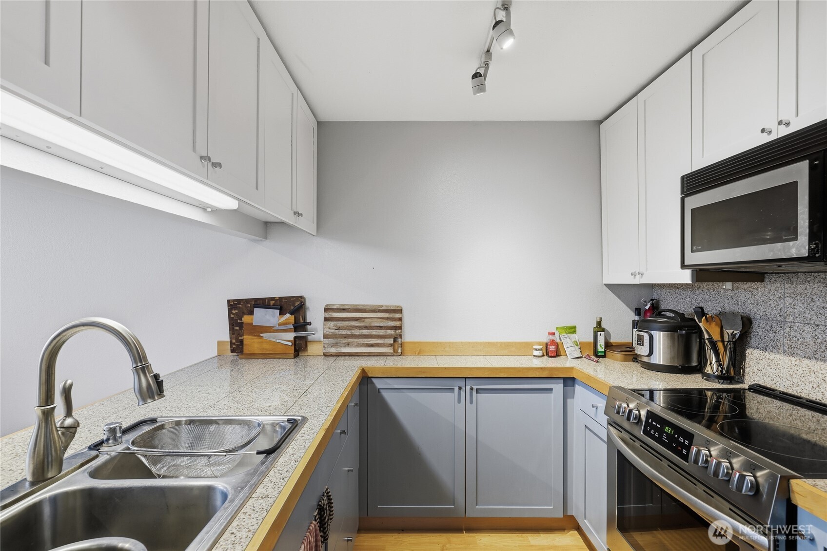 275 W Roy Street Unit: 412