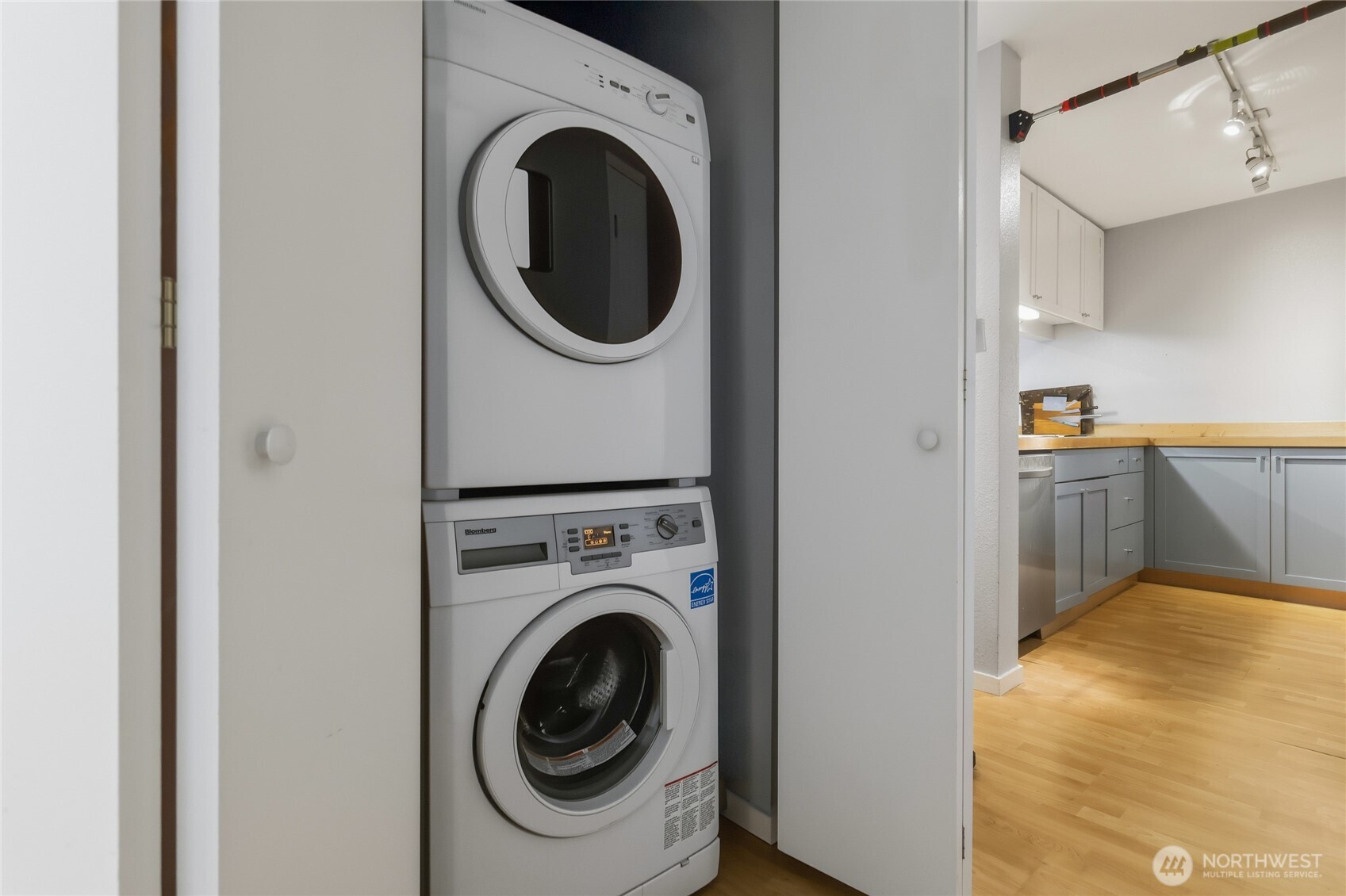 275 W Roy Street Unit: 412