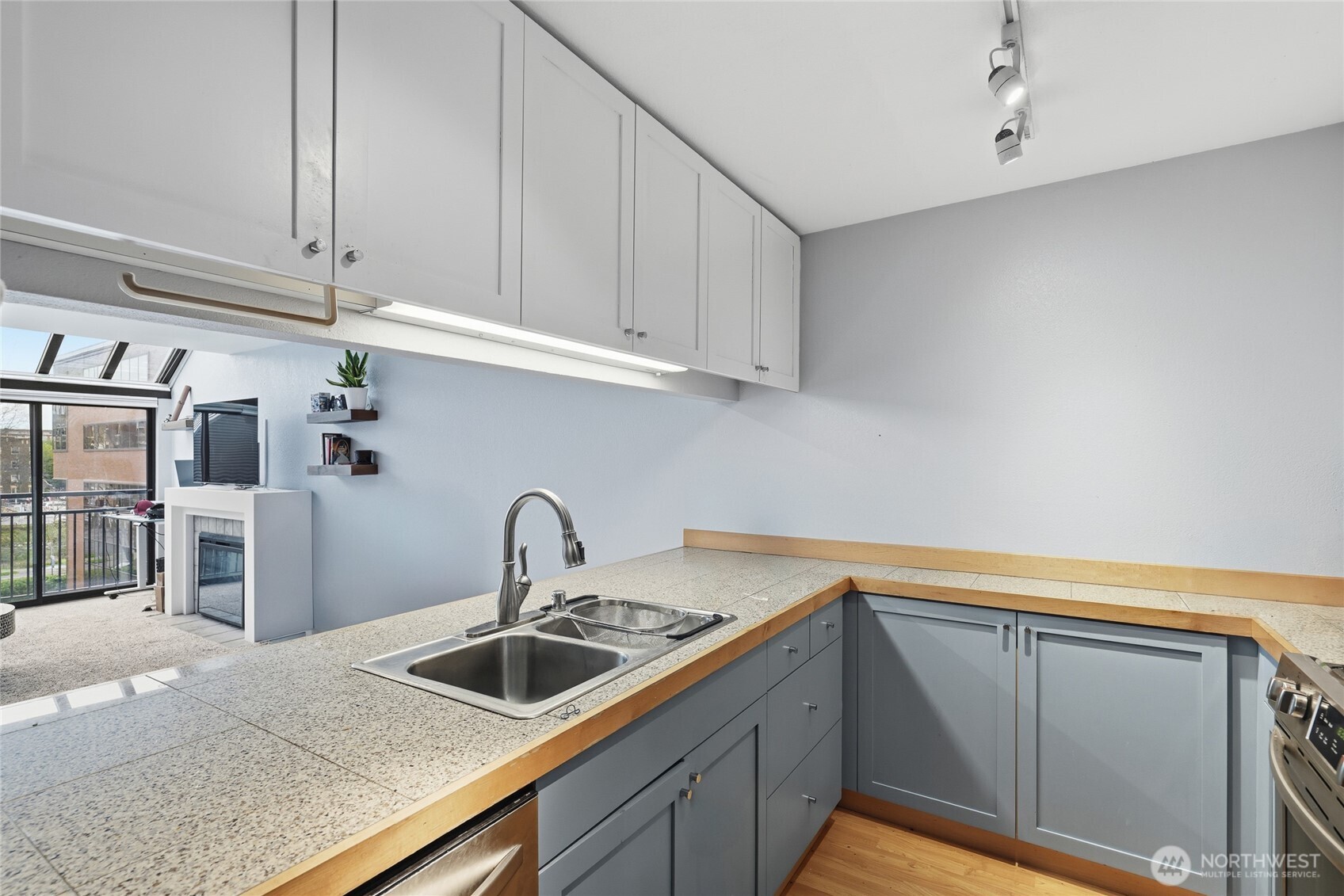 275 W Roy Street Unit: 412
