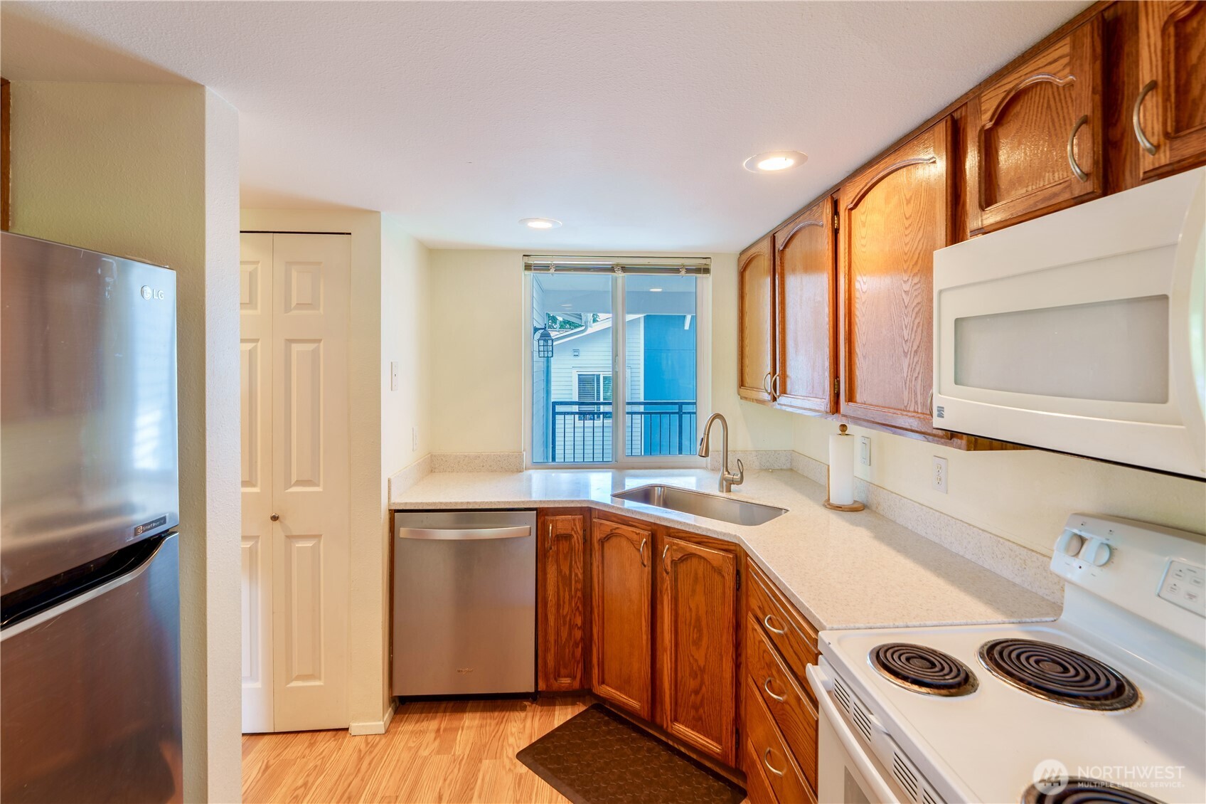 907 N 163rd Street Unit: A32