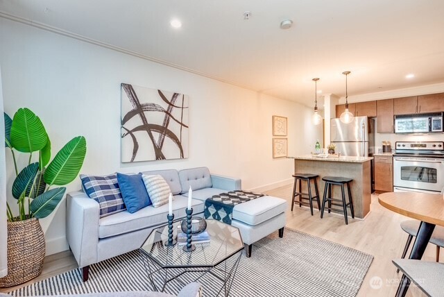 626 4th Avenue W Unit: 104
