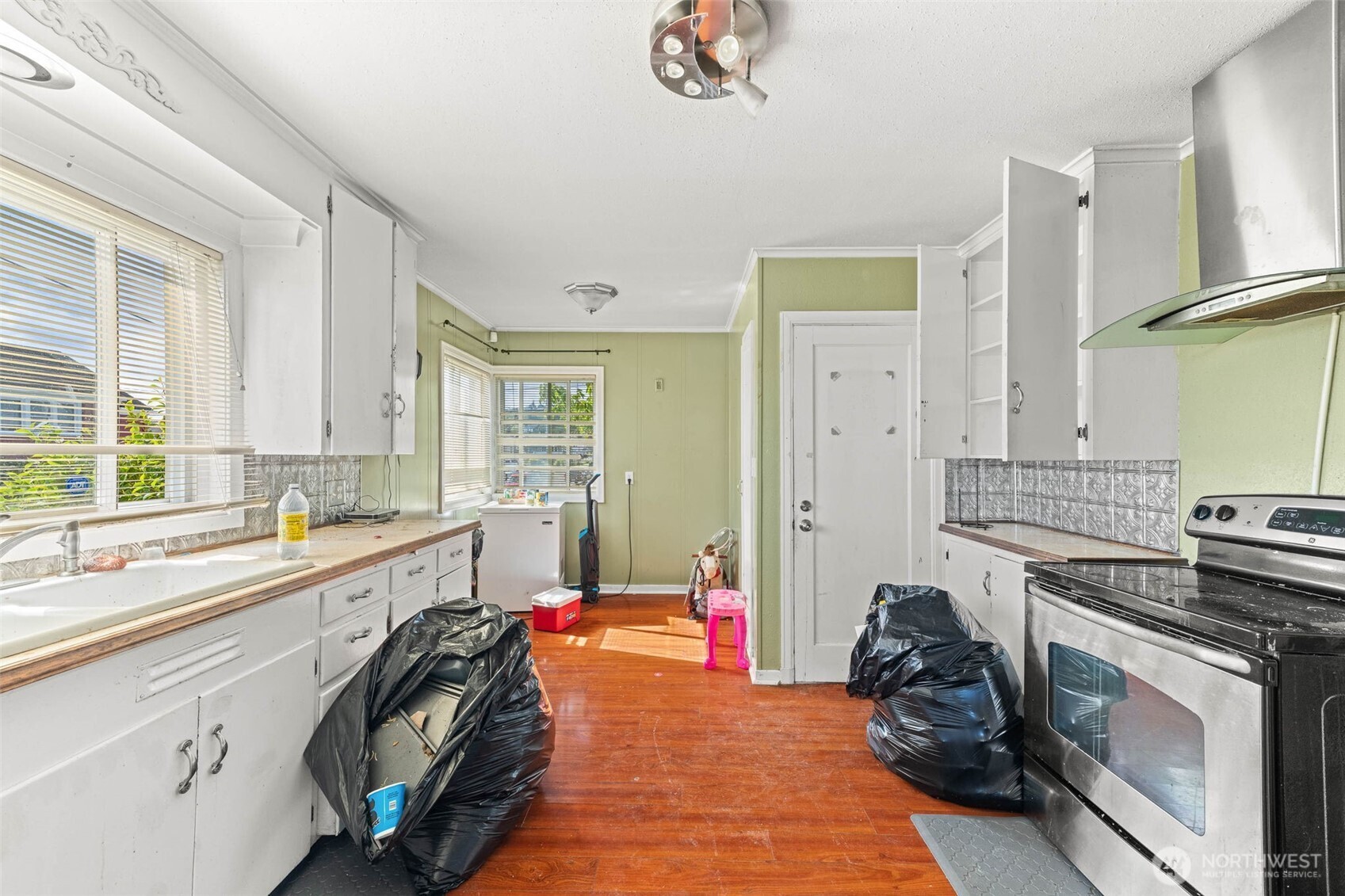 422 W 3rd Street