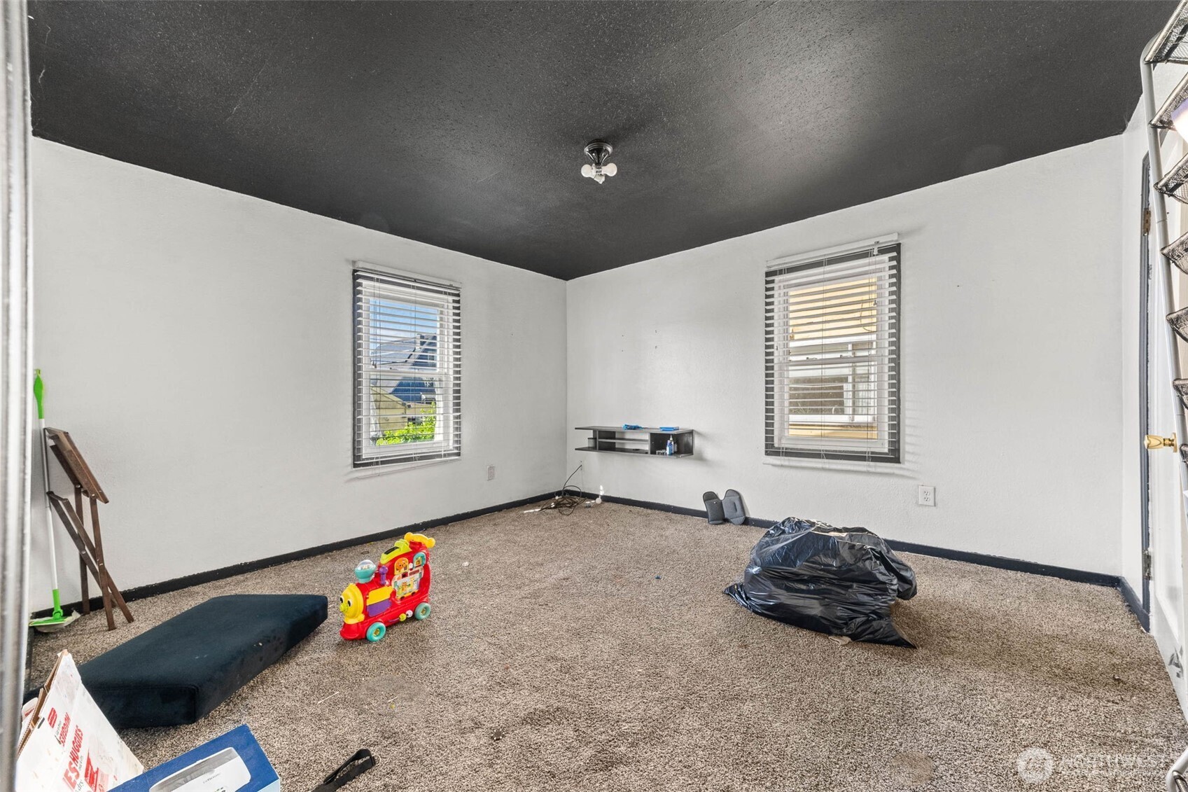 422 W 3rd Street