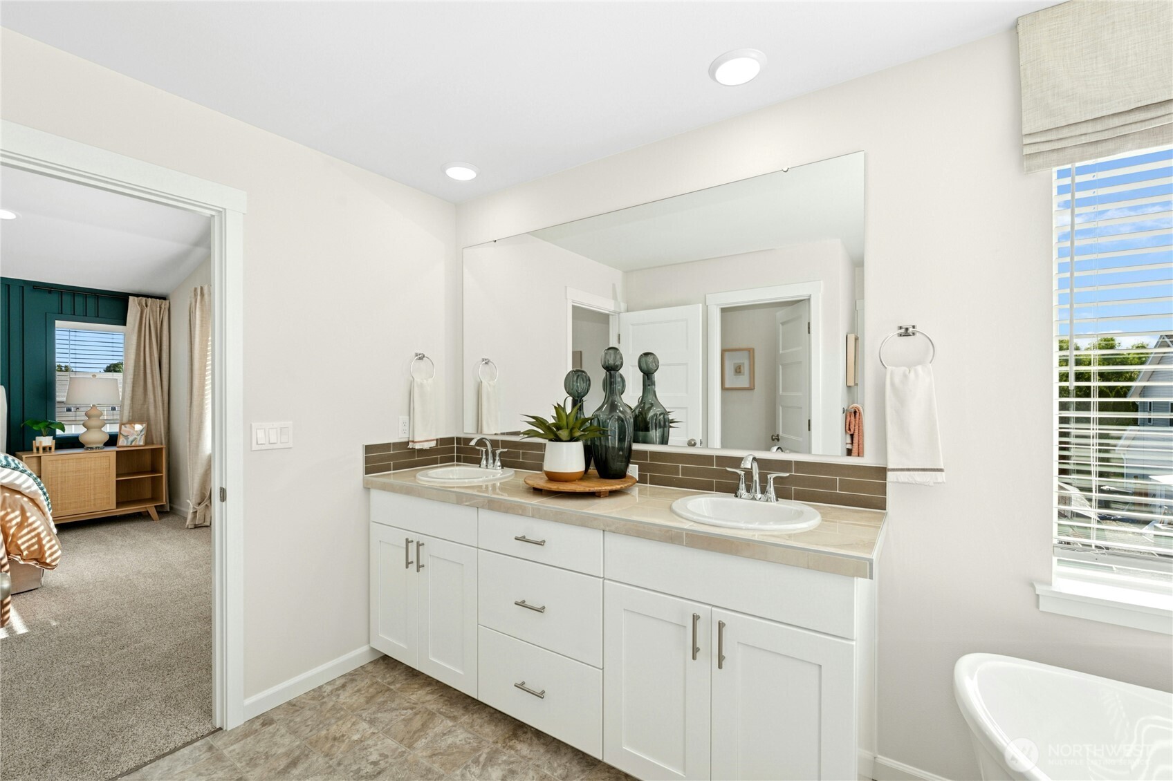 9401 Chief Leschi Street SE Unit: 10