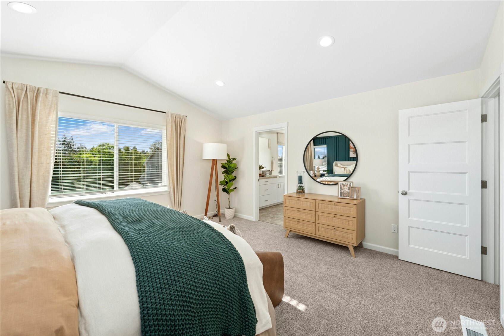 9401 Chief Leschi Street SE Unit: 10