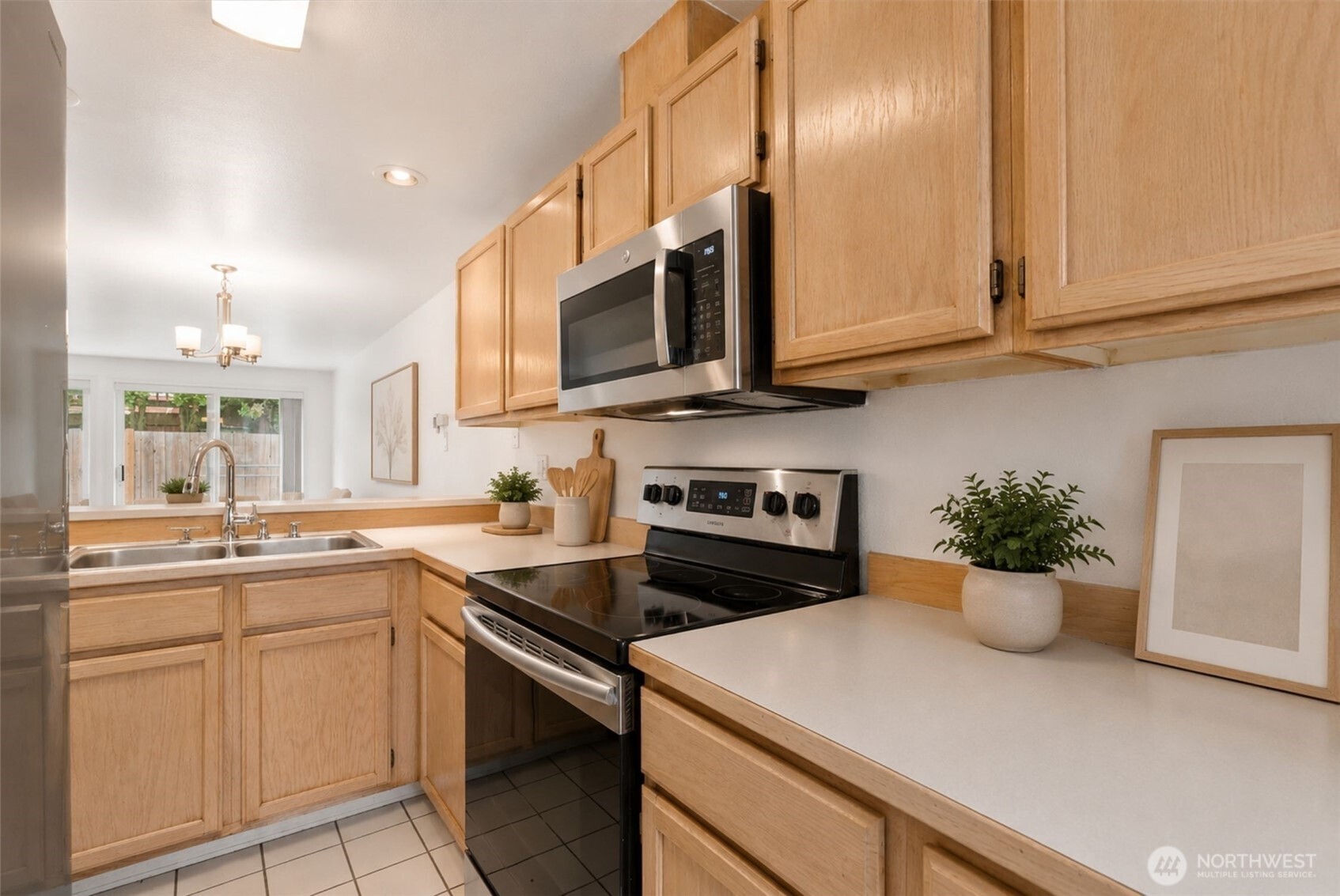 933 4th Avenue N Unit: 102