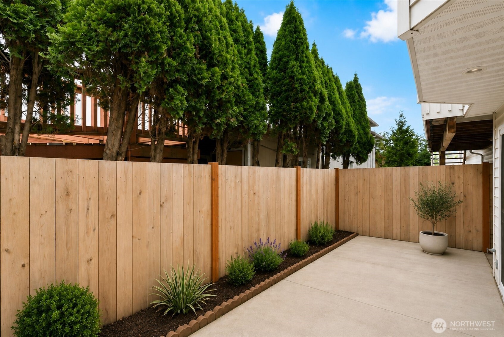 933 4th Avenue N Unit: 102