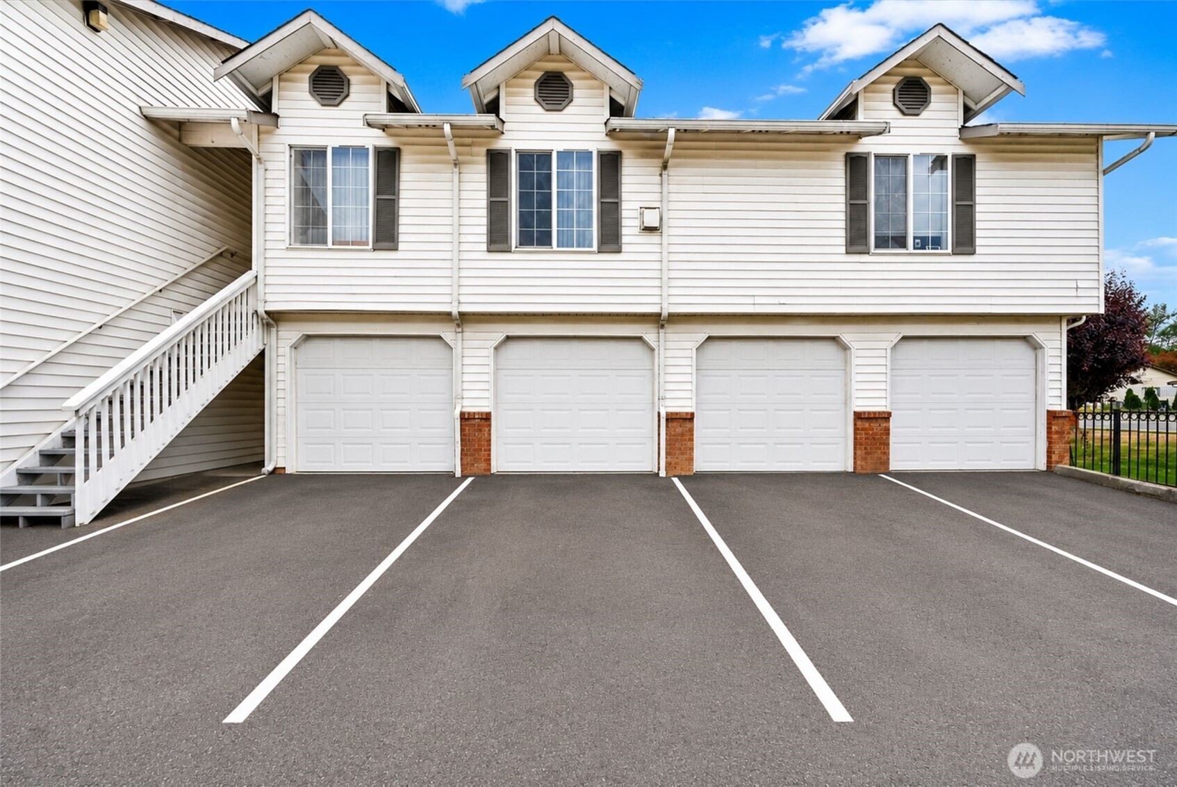 933 4th Avenue N Unit: 102