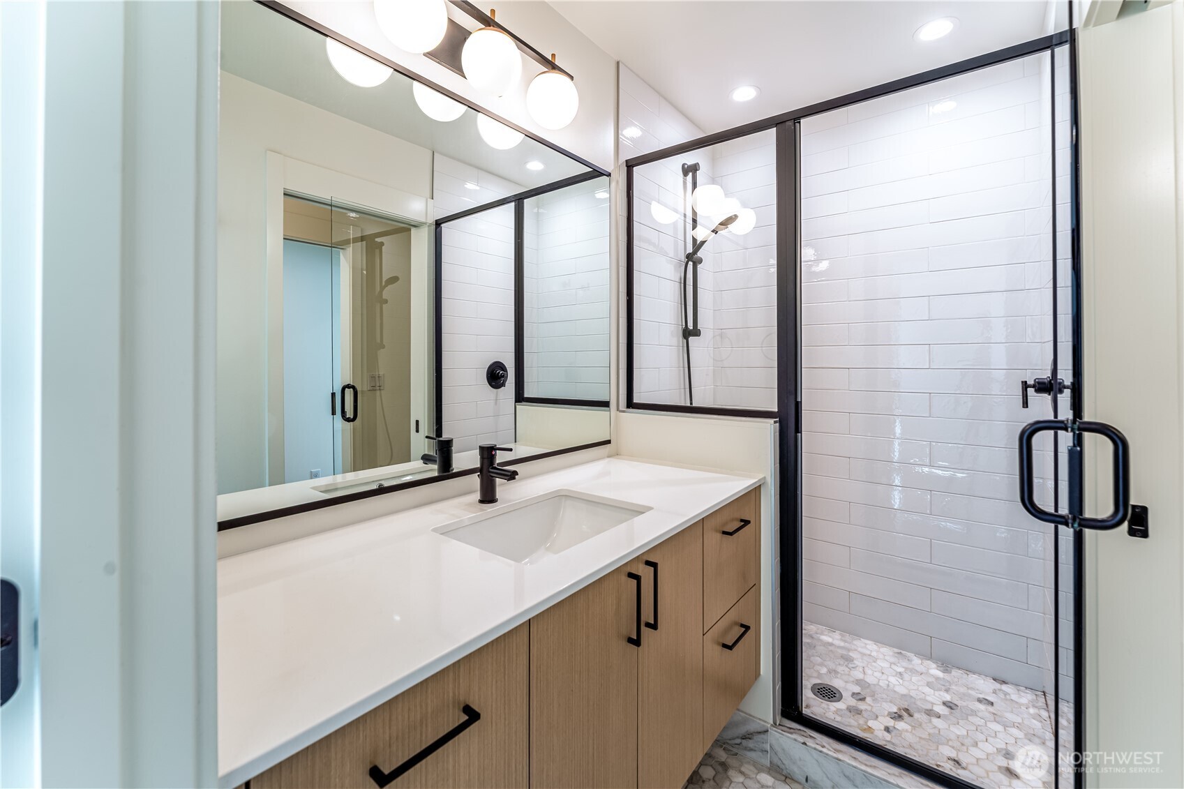 10350 Wallingford Avenue N Unit: B