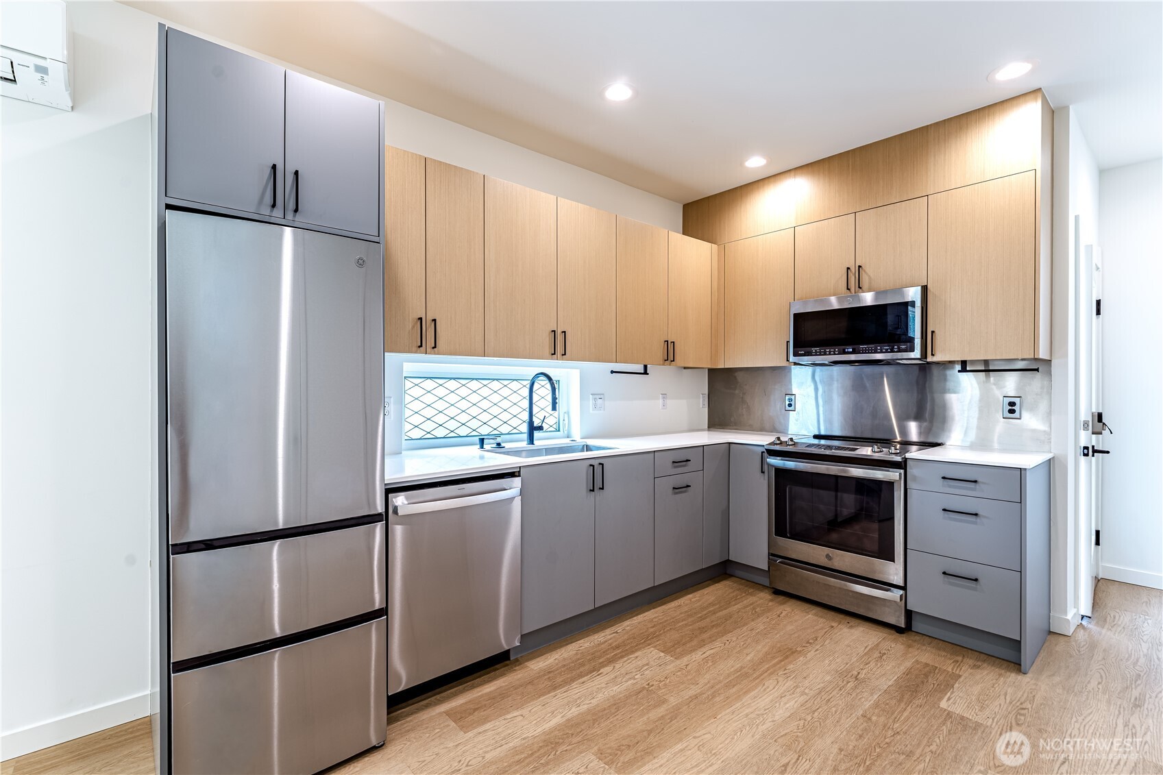 10350 Wallingford Avenue N Unit: B