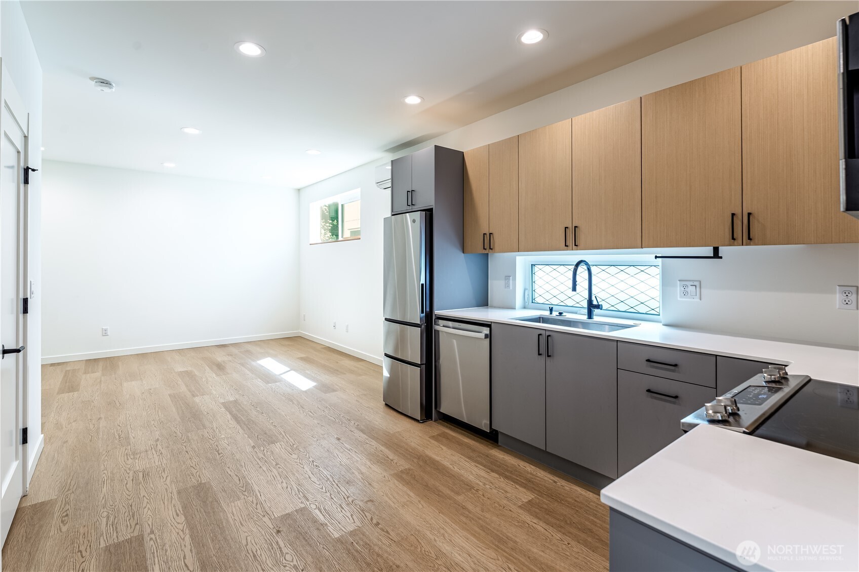 10350 Wallingford Avenue N Unit: B
