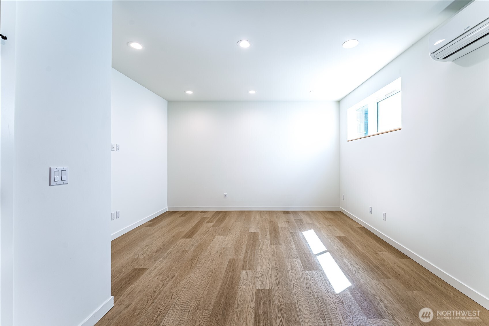 10350 Wallingford Avenue N Unit: B