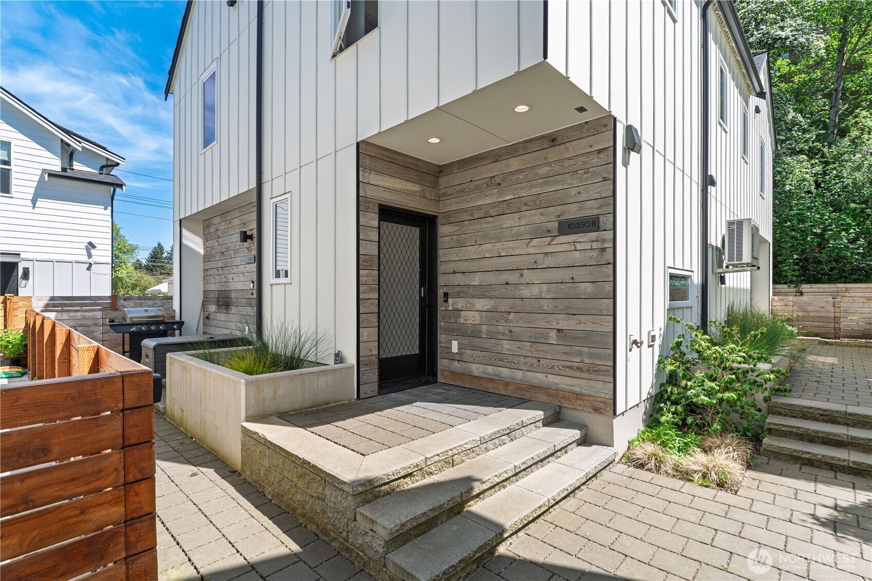 10350 Wallingford Avenue N Unit: B
