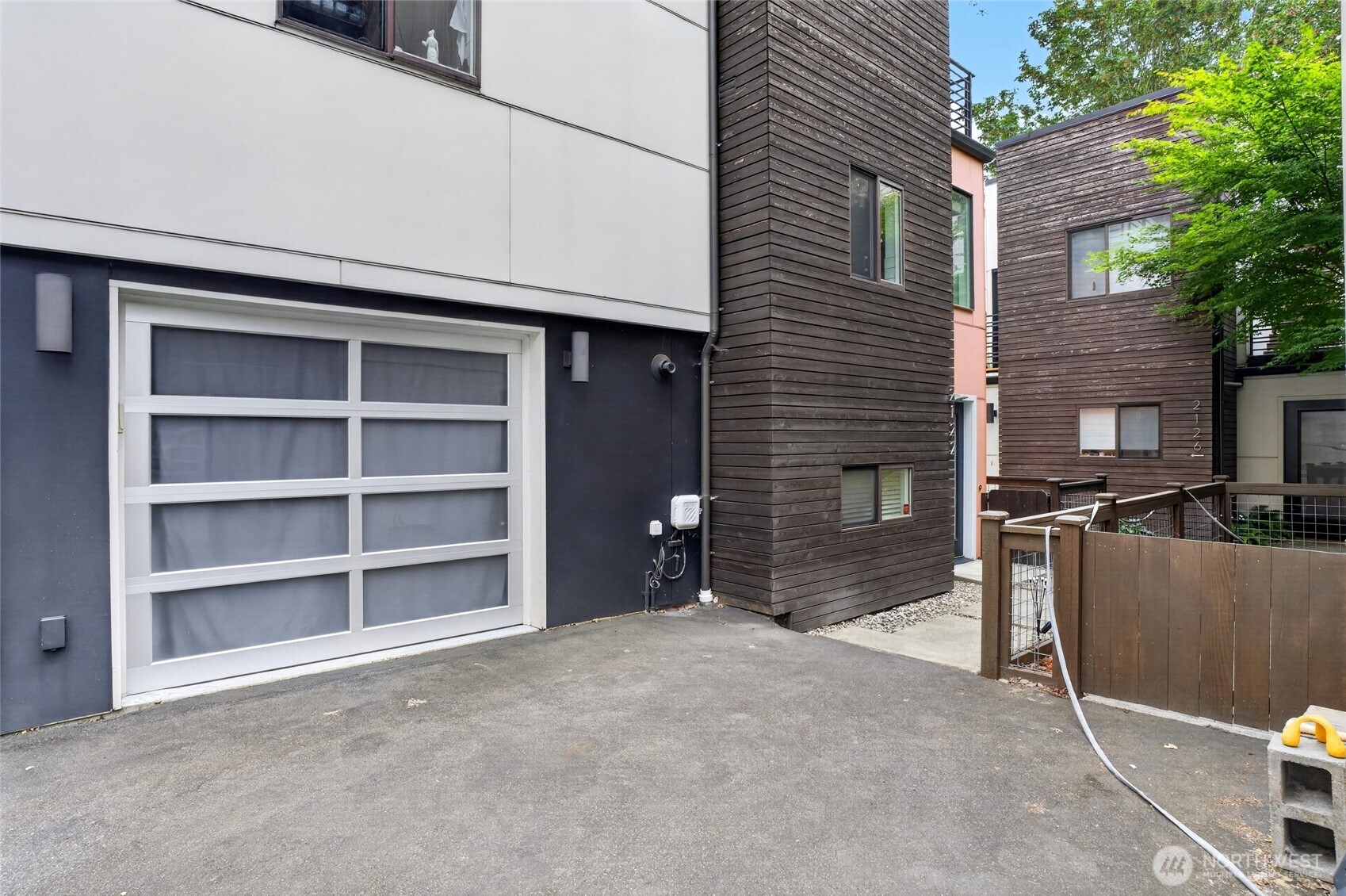 2122 NE 89th St