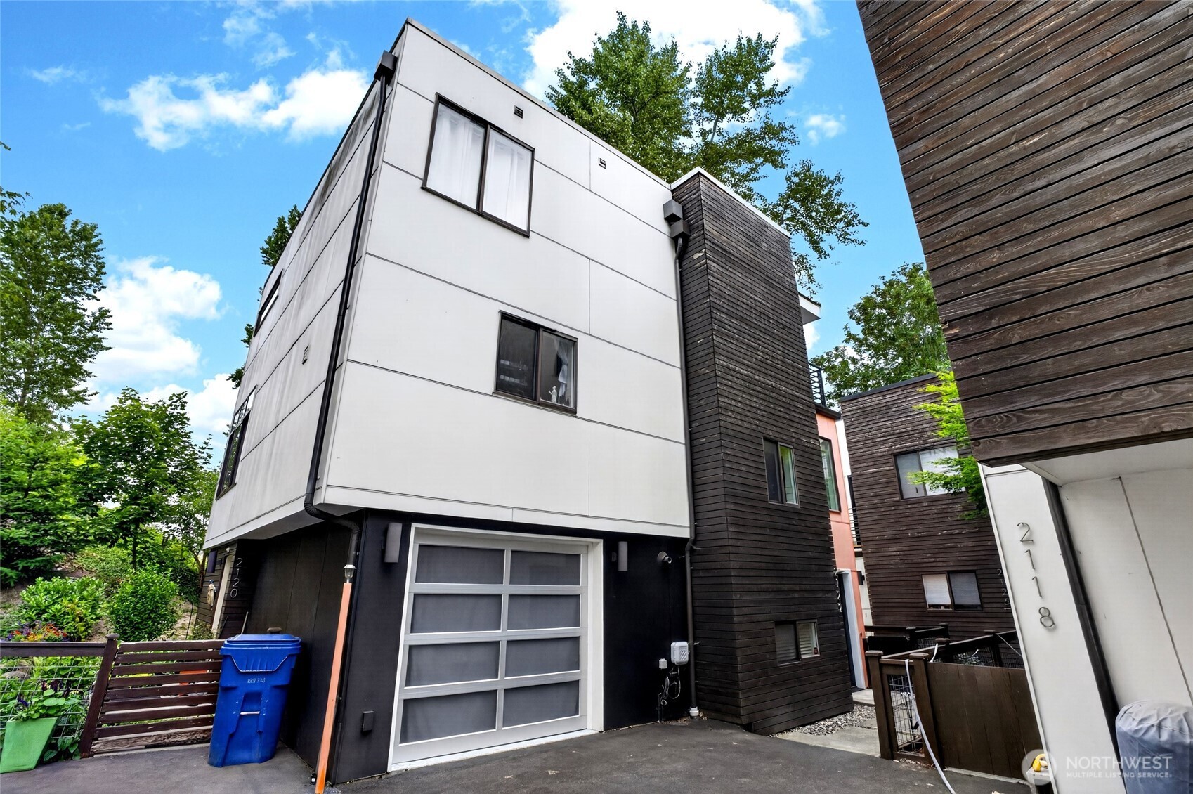 2122 NE 89th St
