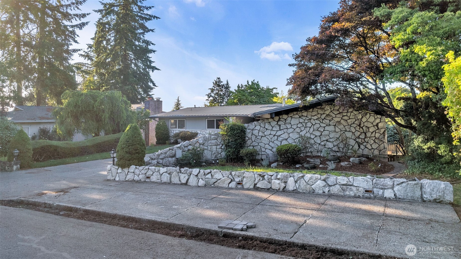 1133 E Hemlock Street