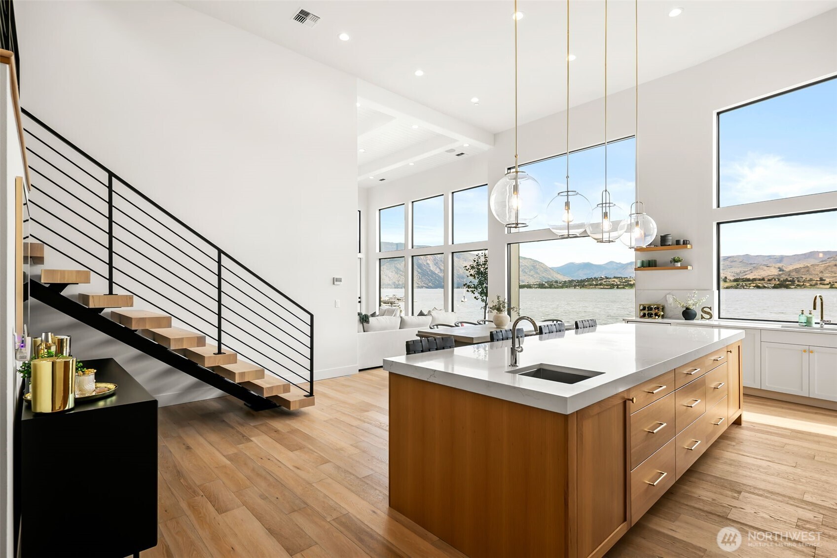 3212 S Lakeshore Road