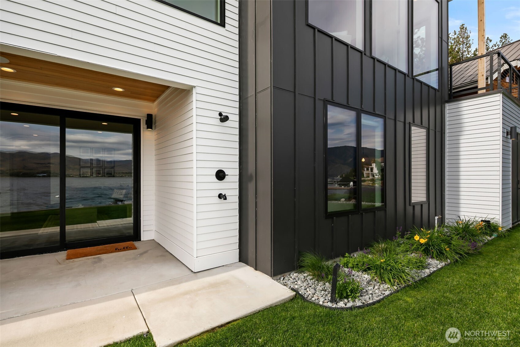 3212 S Lakeshore Road