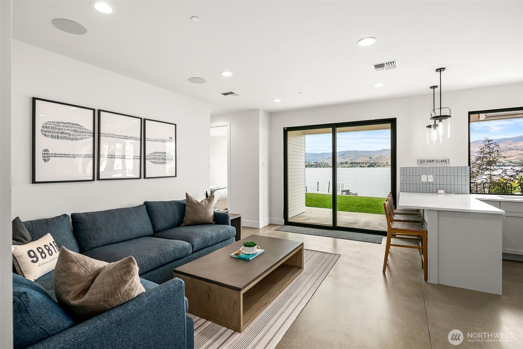 3212 S Lakeshore Road