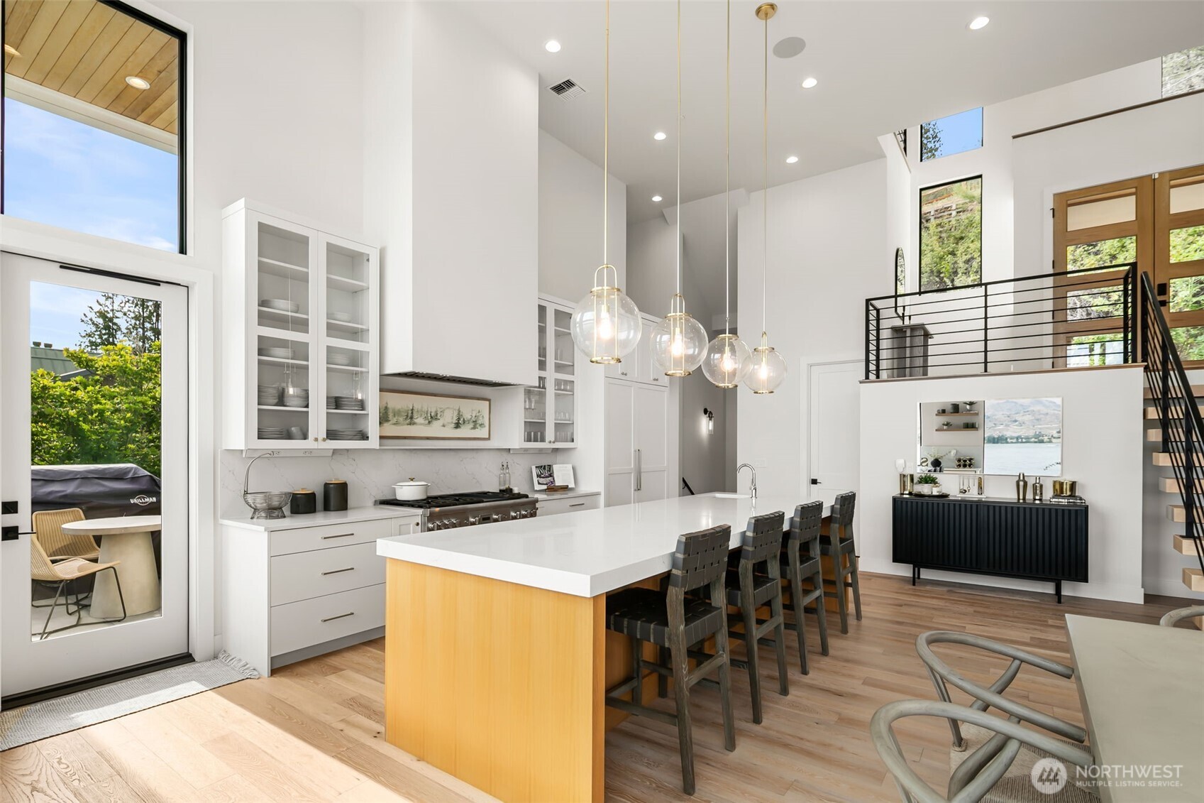 3212 S Lakeshore Road