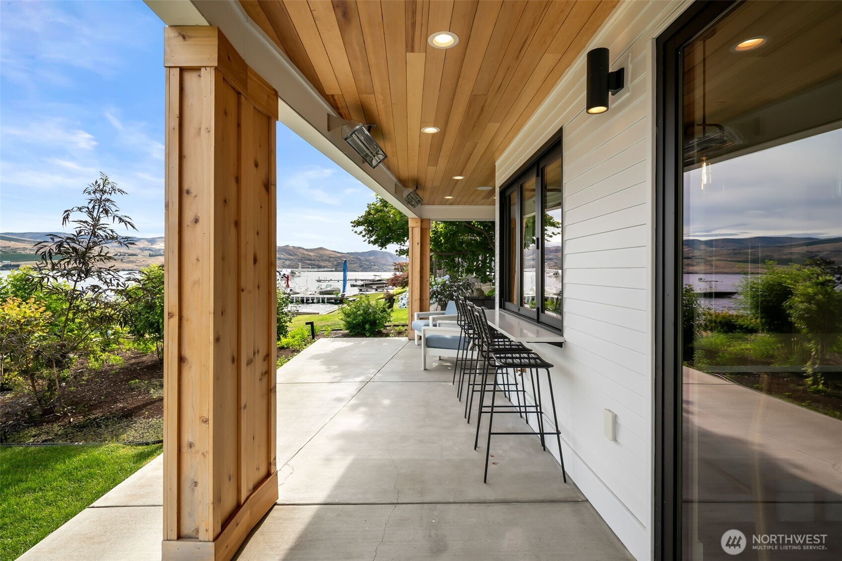 3212 S Lakeshore Road