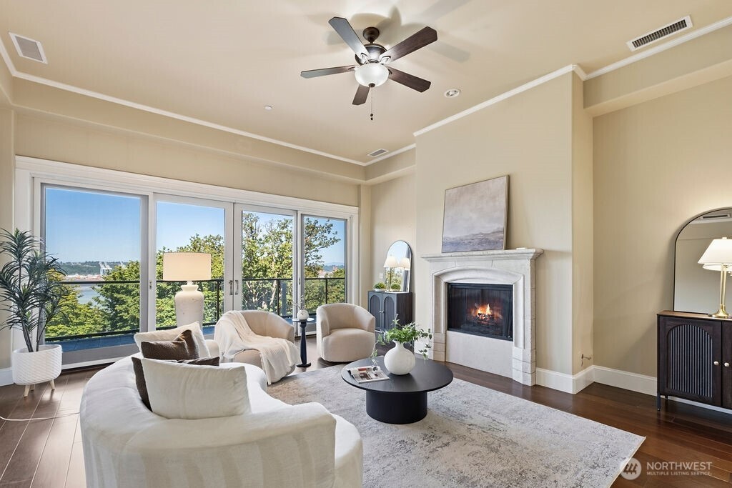 207 Broadway Unit: 200
