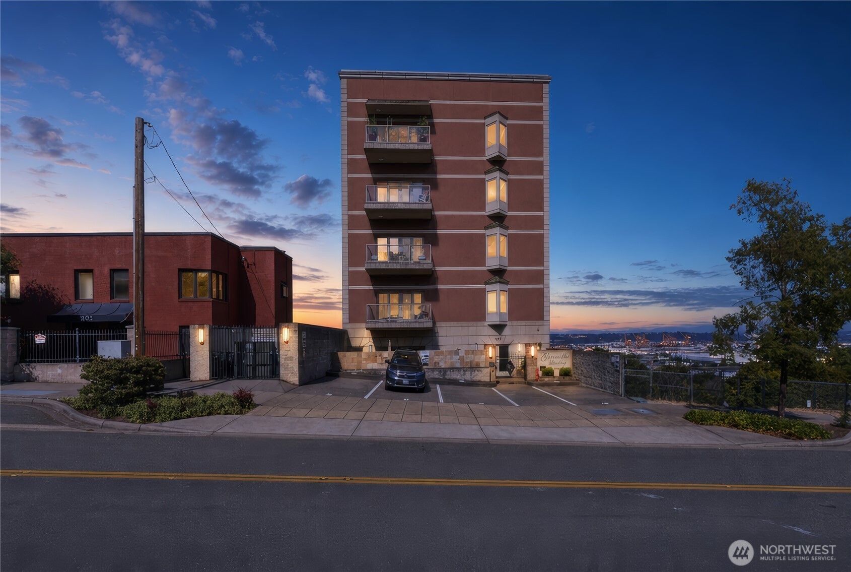 207 Broadway Unit: 200