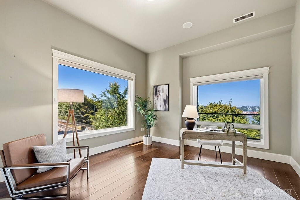 207 Broadway Unit: 200