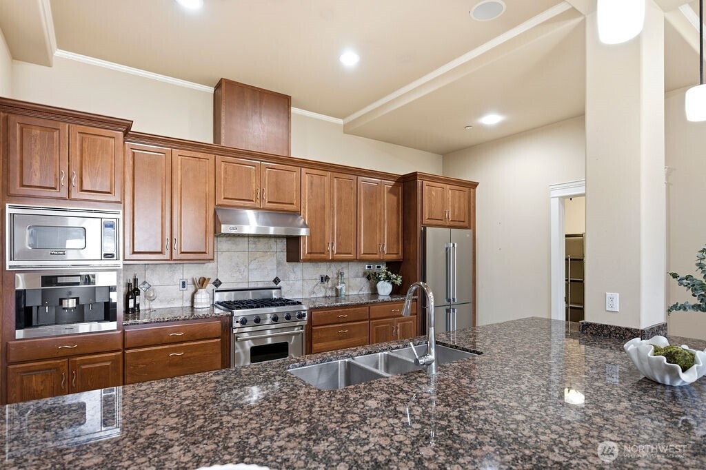 207 Broadway Unit: 200