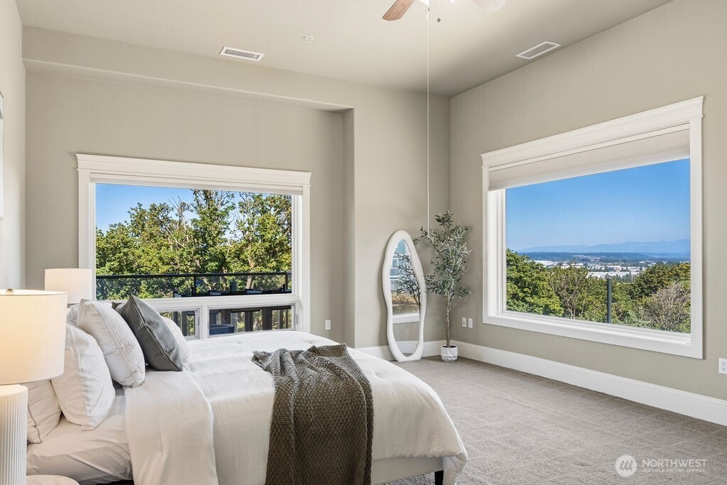 207 Broadway Unit: 200