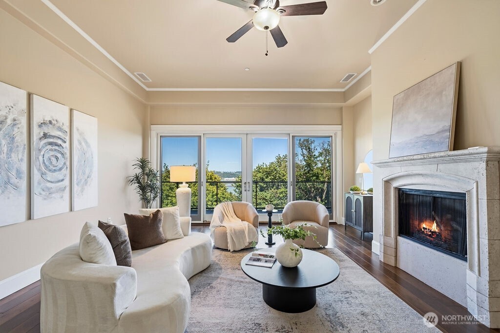 207 Broadway Unit: 200