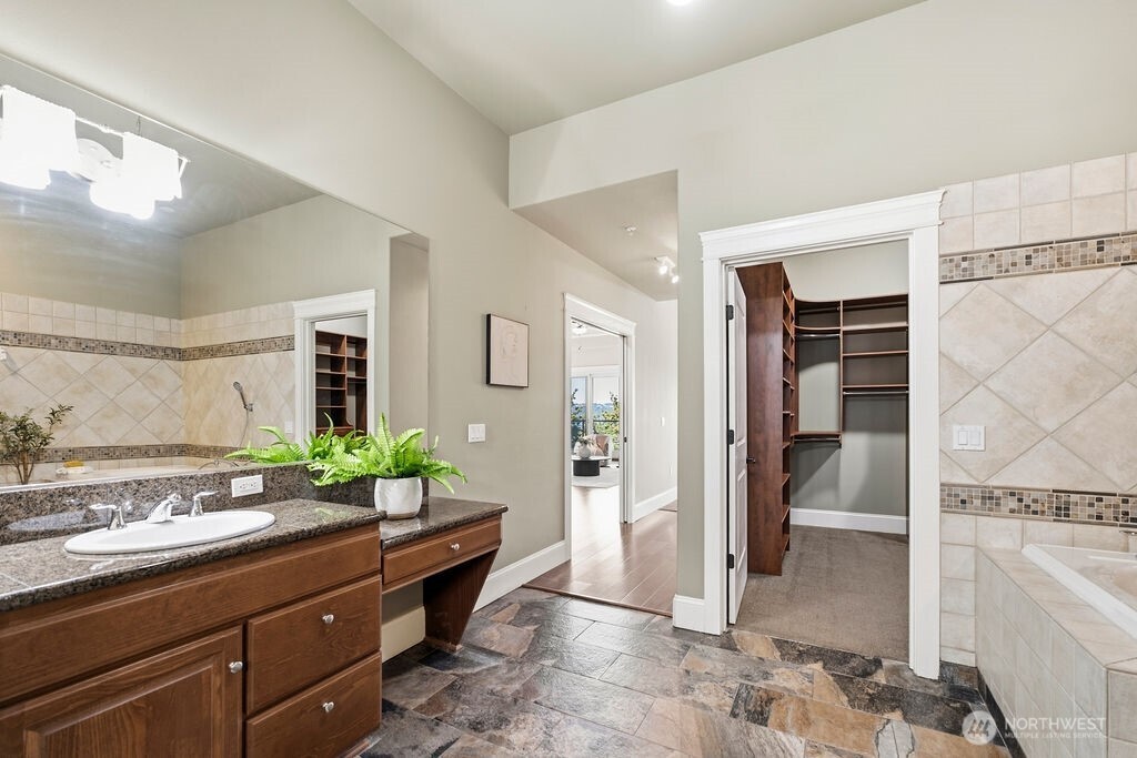 207 Broadway Unit: 200