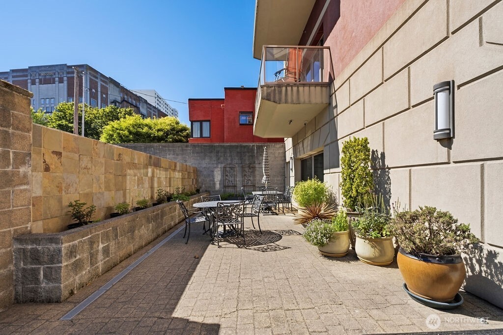 207 Broadway Unit: 200