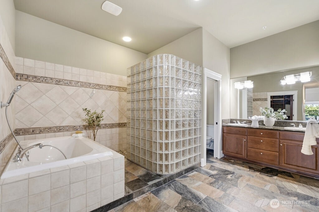 207 Broadway Unit: 200