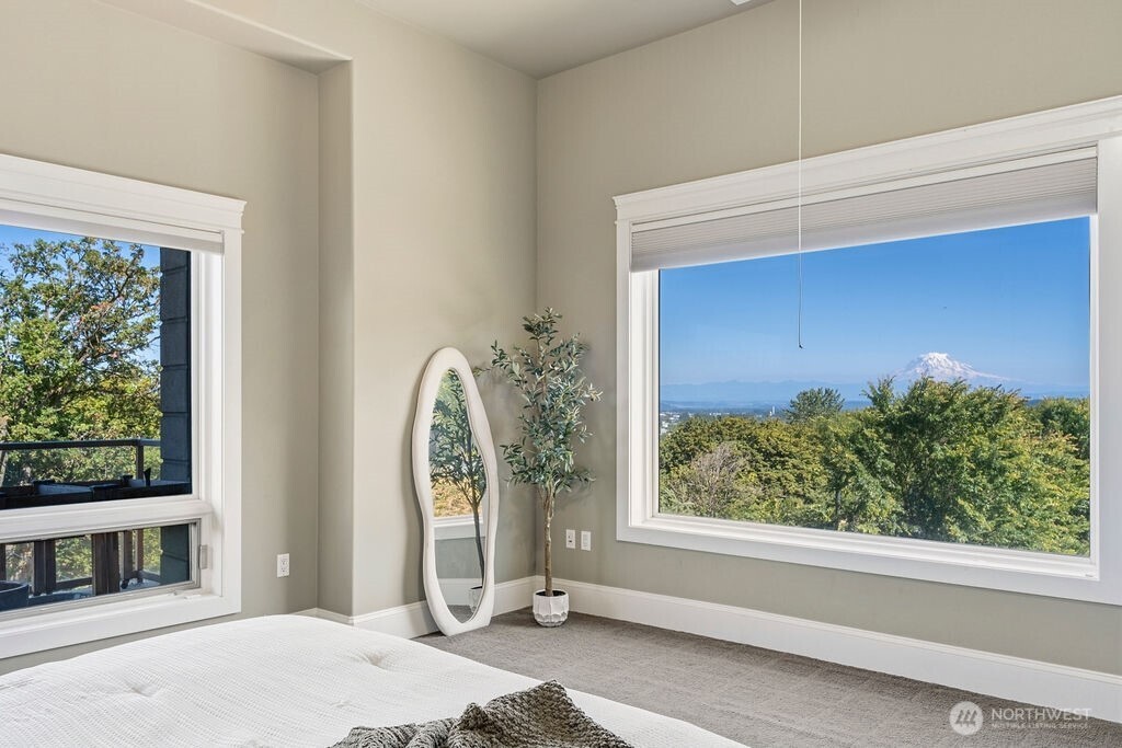 207 Broadway Unit: 200