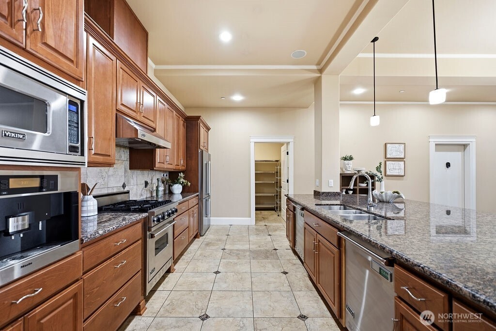 207 Broadway Unit: 200