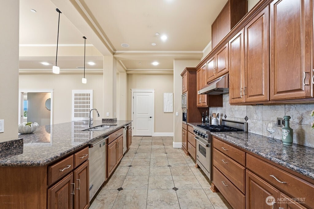207 Broadway Unit: 200