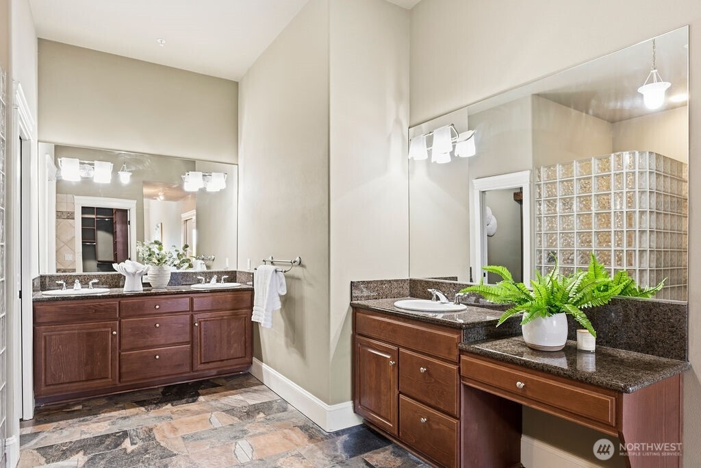 207 Broadway Unit: 200