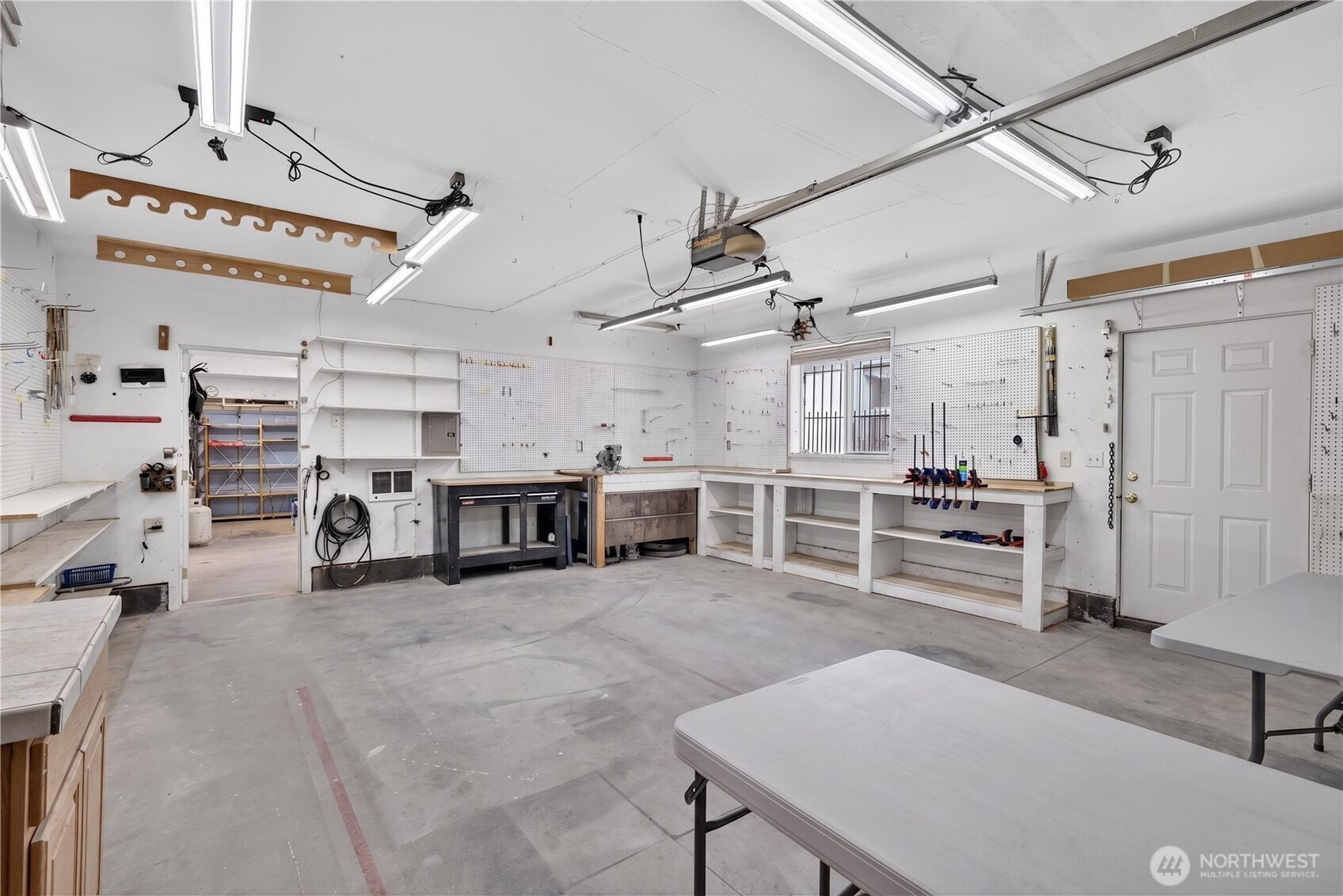 105 Edgewater Way SW