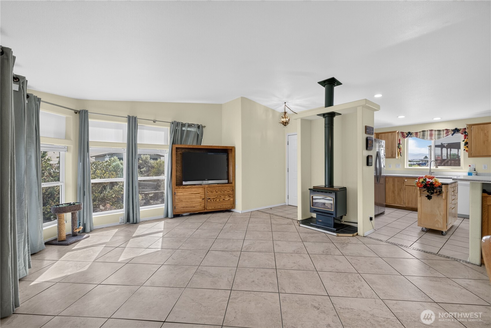 105 Edgewater Way SW