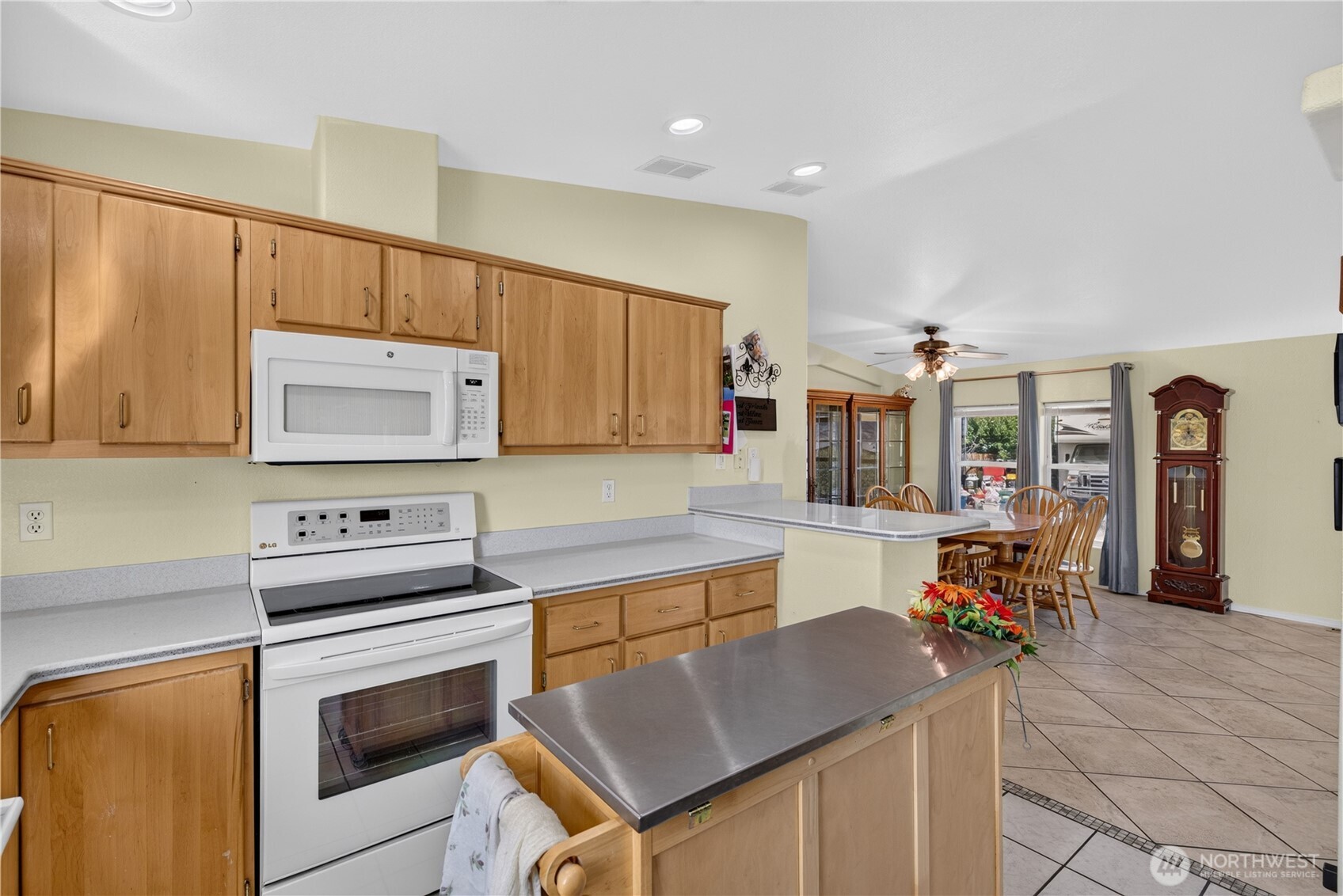 105 Edgewater Way SW