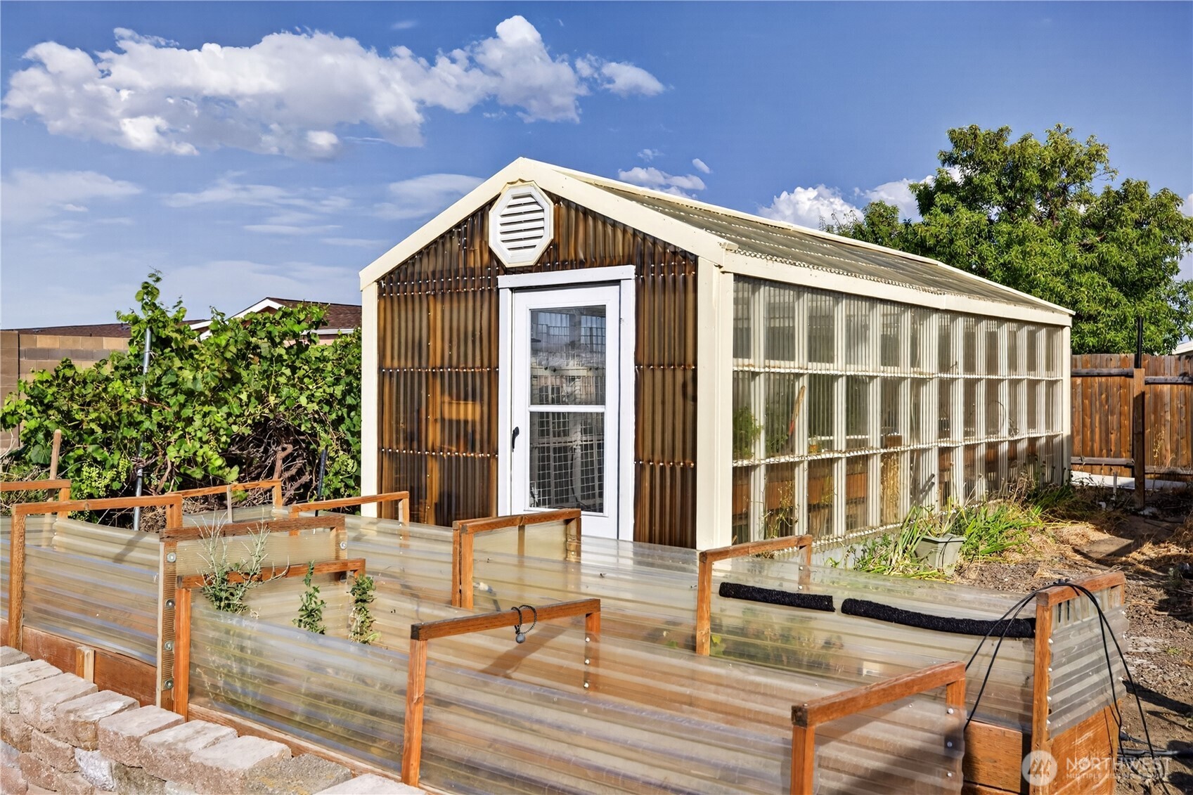 105 Edgewater Way SW