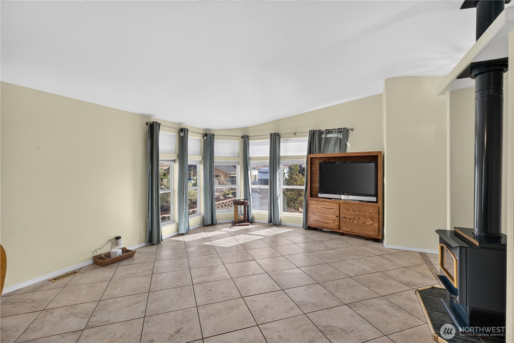 105 Edgewater Way SW