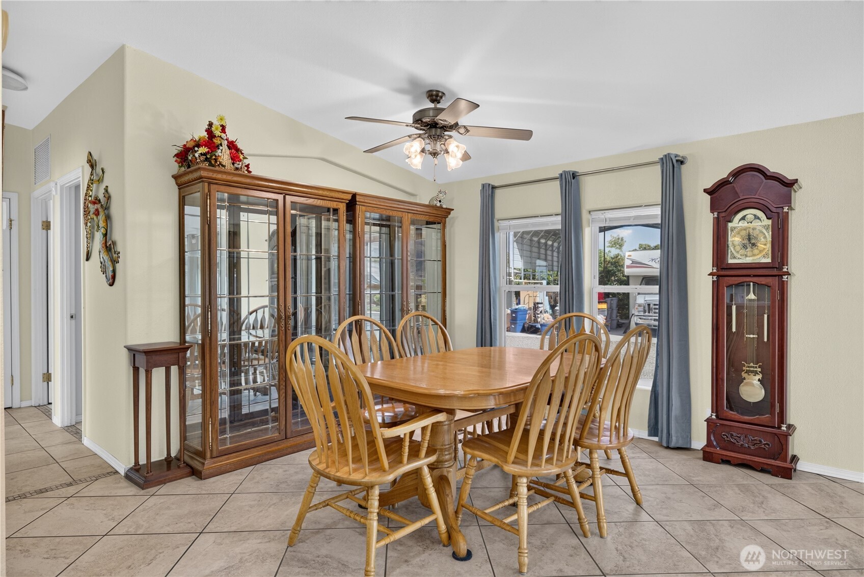 105 Edgewater Way SW