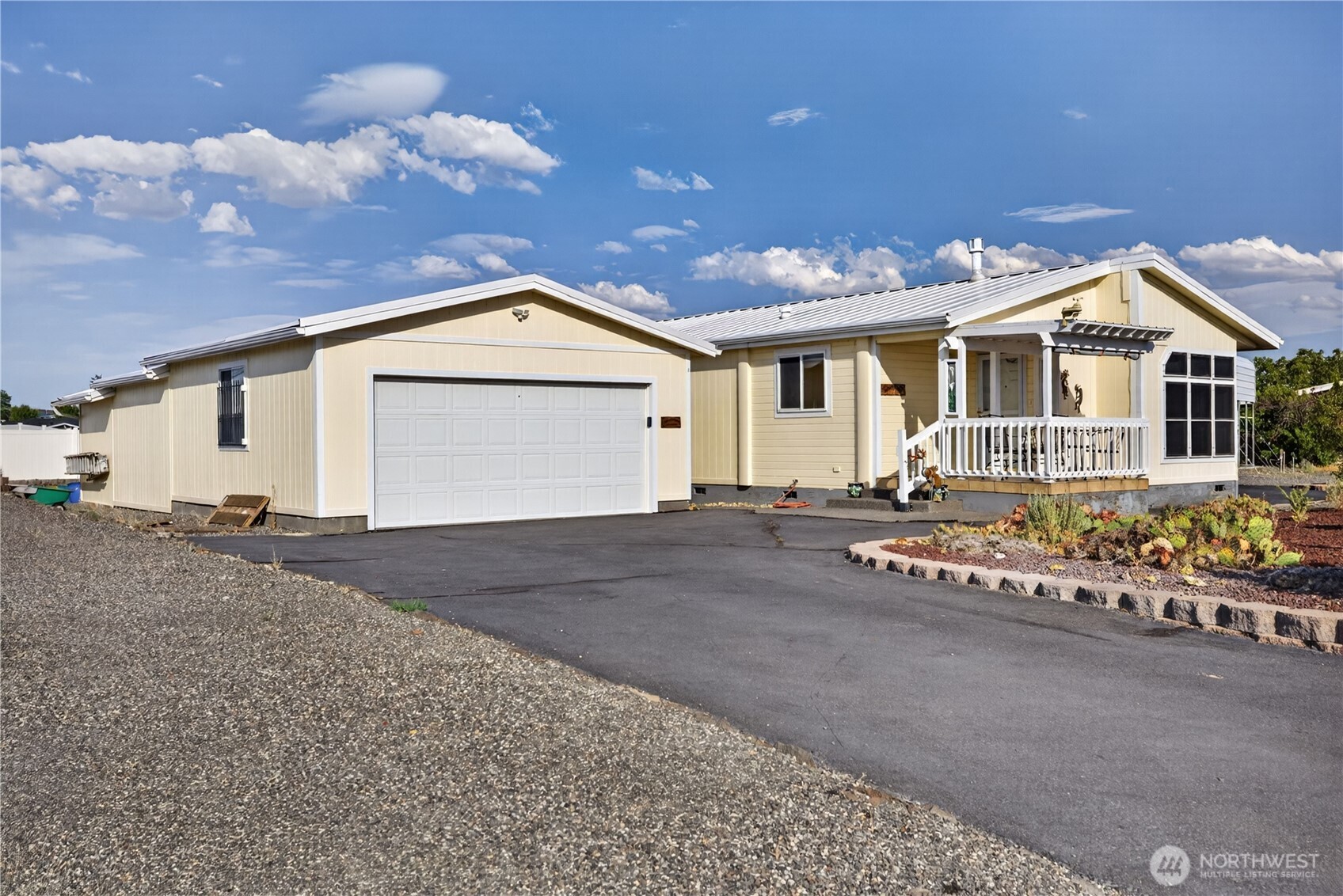 105 Edgewater Way SW